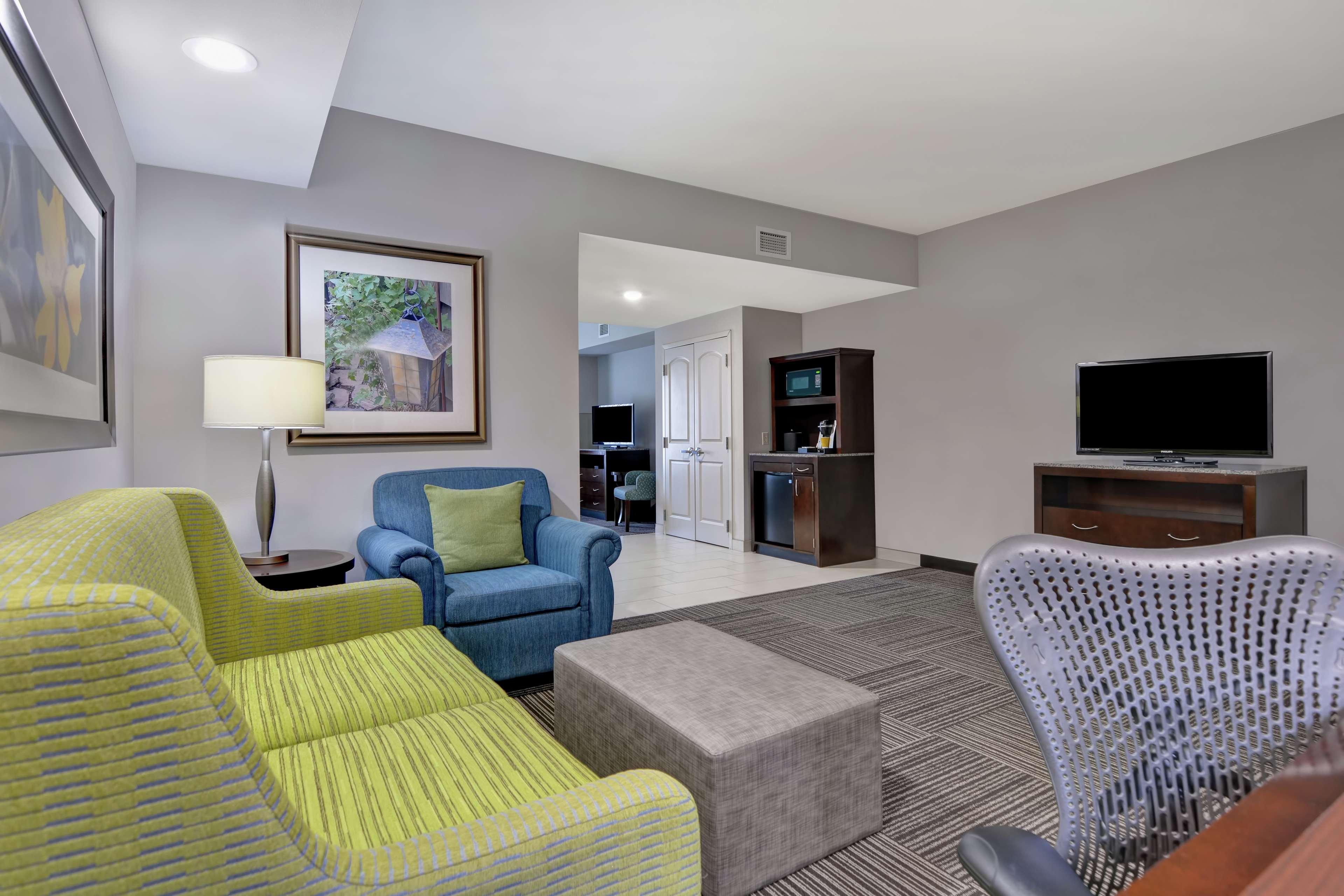 Hilton Garden Inn And Fayetteville Convention Center Ngoại thất bức ảnh