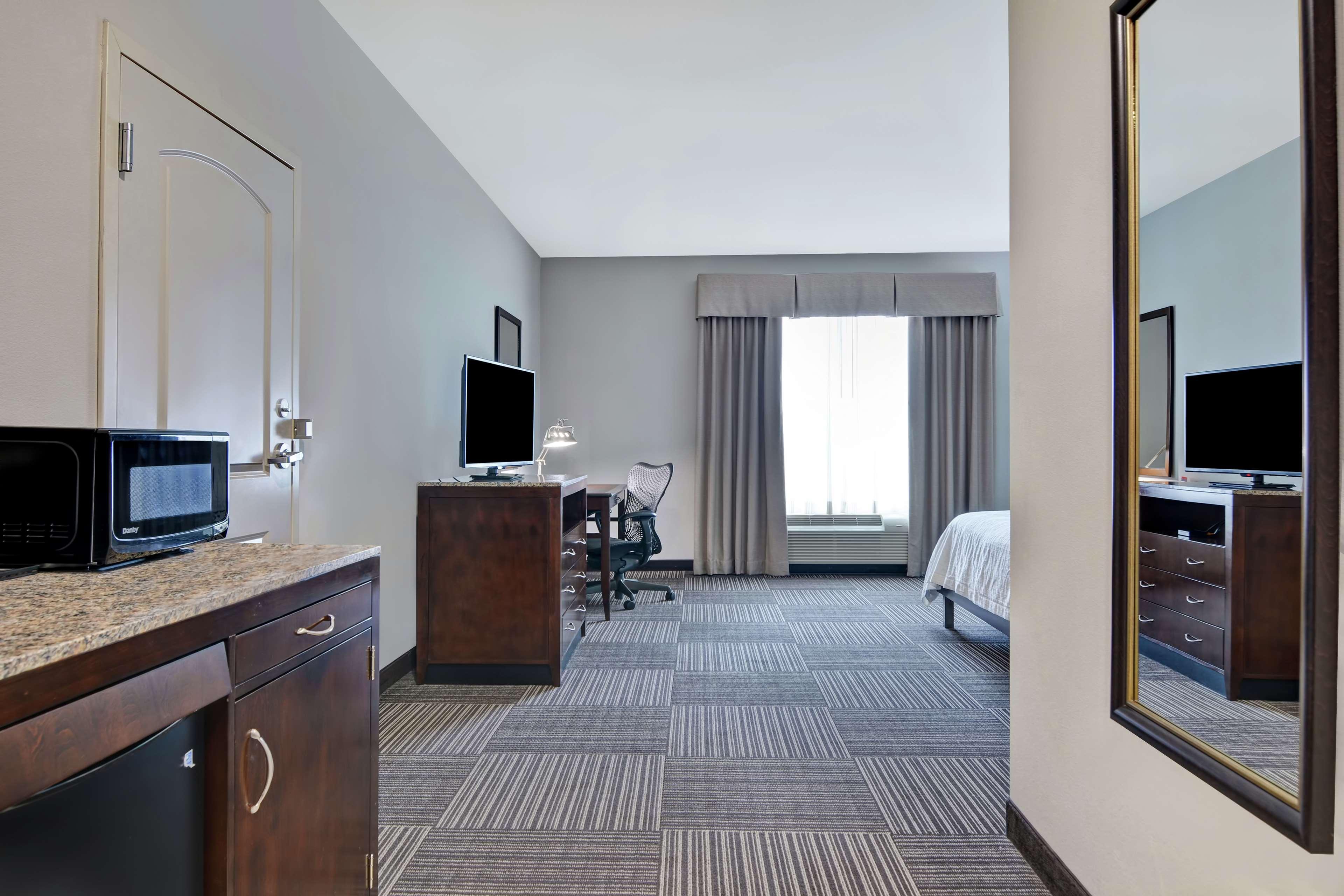 Hilton Garden Inn And Fayetteville Convention Center Ngoại thất bức ảnh