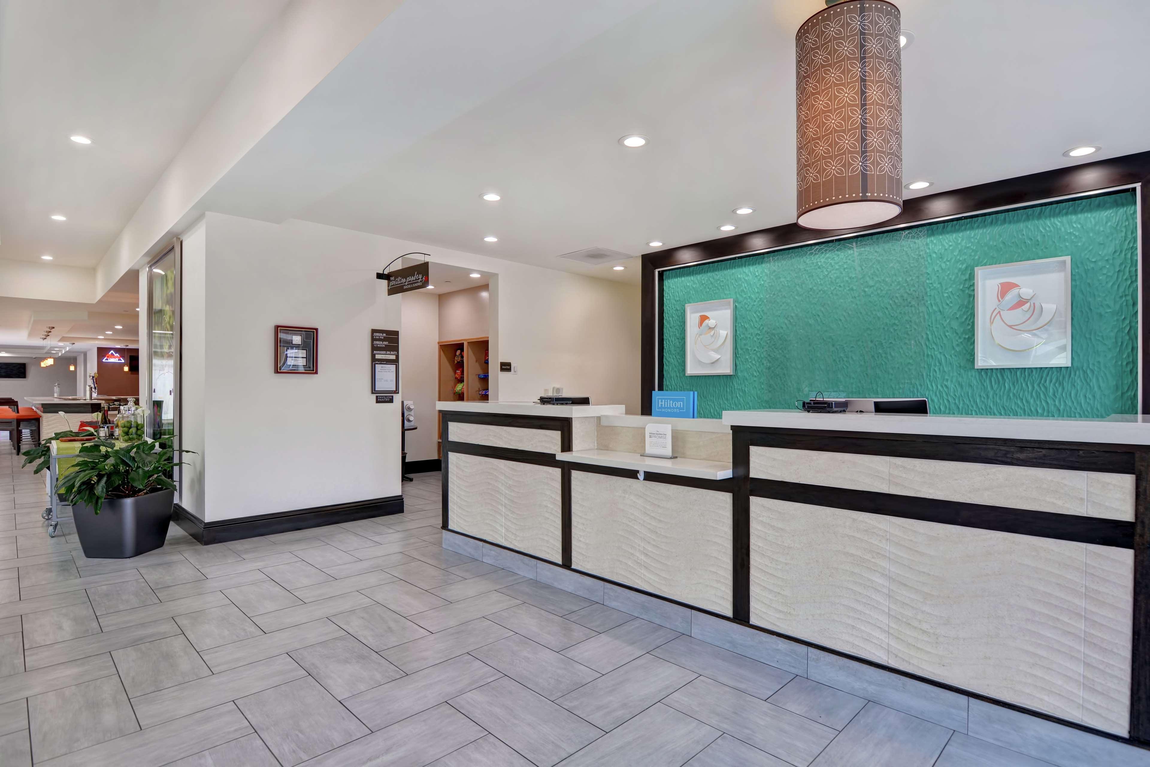 Hilton Garden Inn And Fayetteville Convention Center Ngoại thất bức ảnh