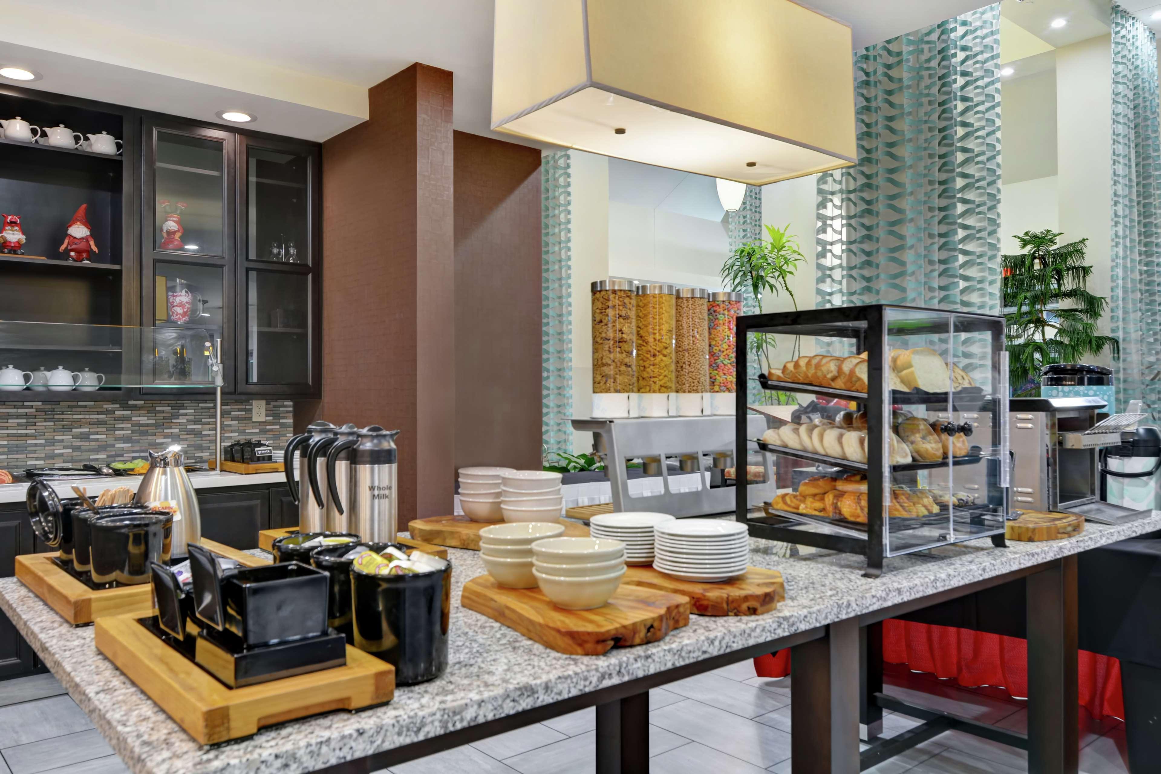 Hilton Garden Inn And Fayetteville Convention Center Ngoại thất bức ảnh