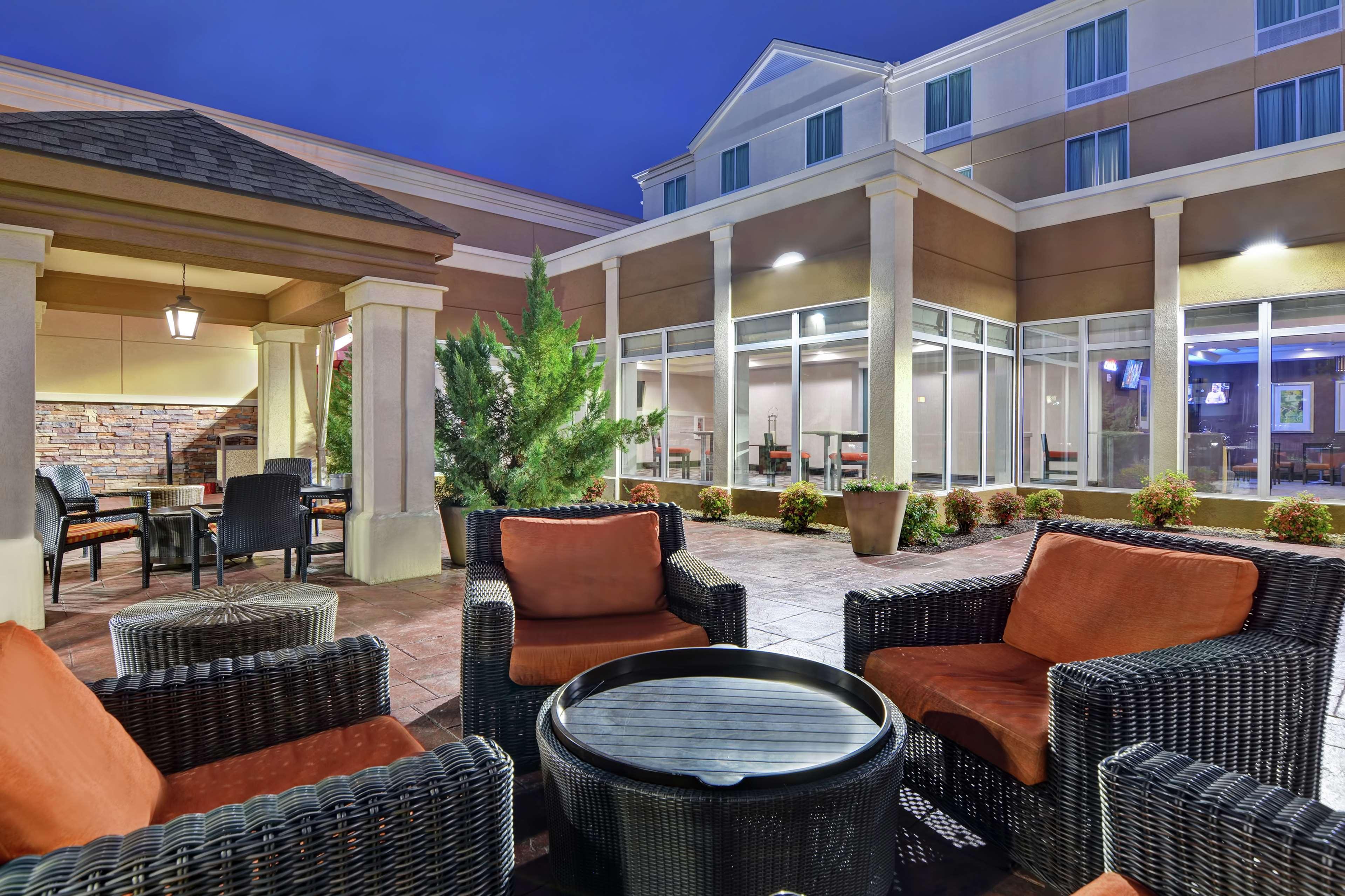 Hilton Garden Inn And Fayetteville Convention Center Ngoại thất bức ảnh