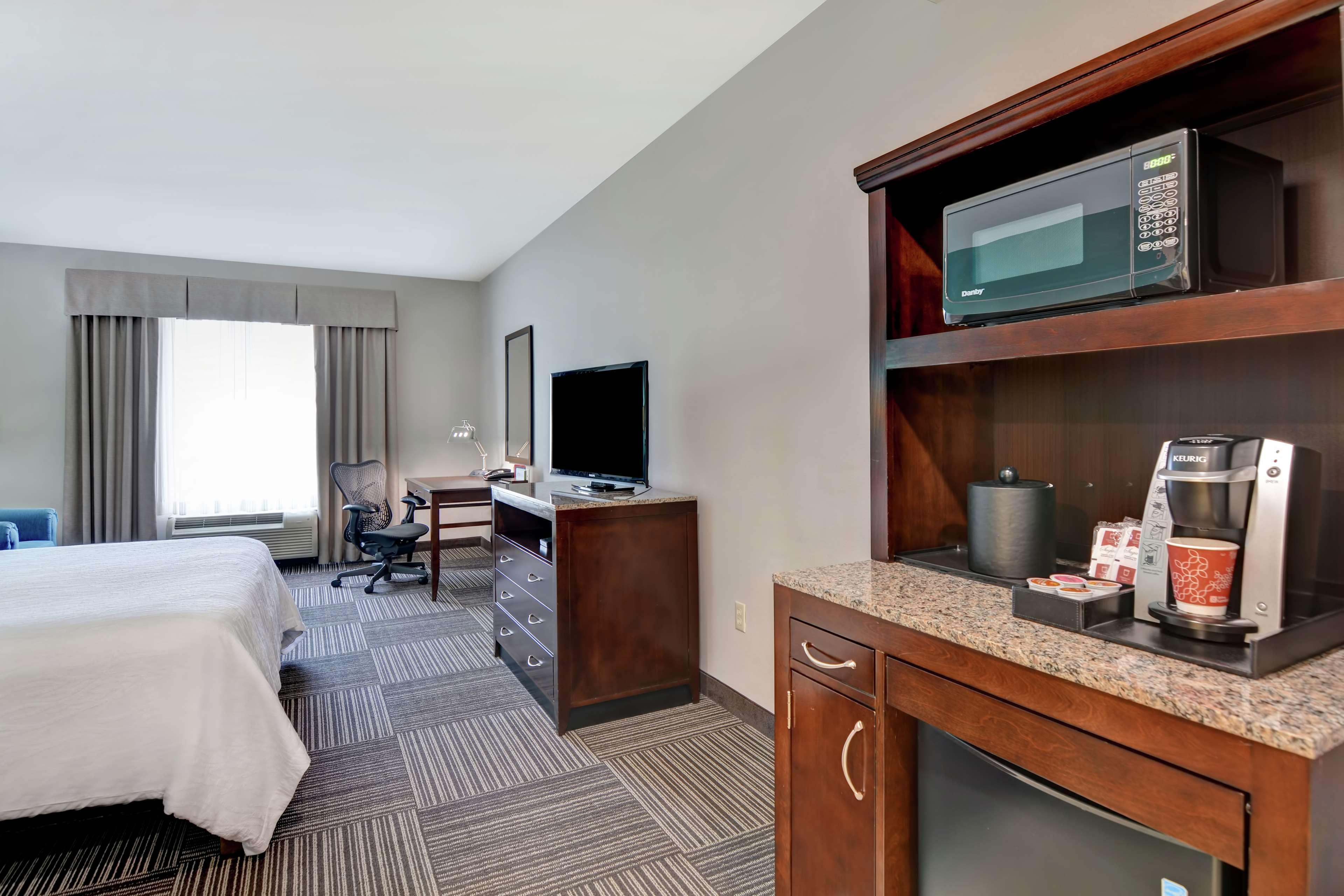 Hilton Garden Inn And Fayetteville Convention Center Ngoại thất bức ảnh