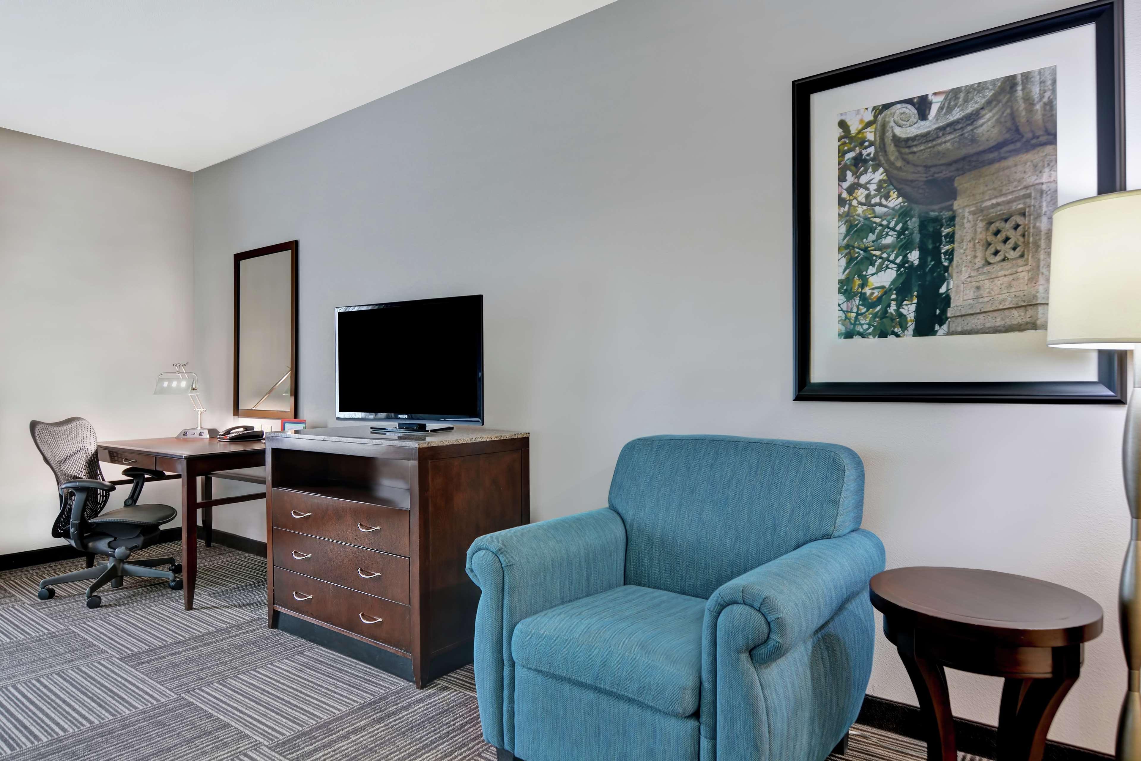 Hilton Garden Inn And Fayetteville Convention Center Ngoại thất bức ảnh