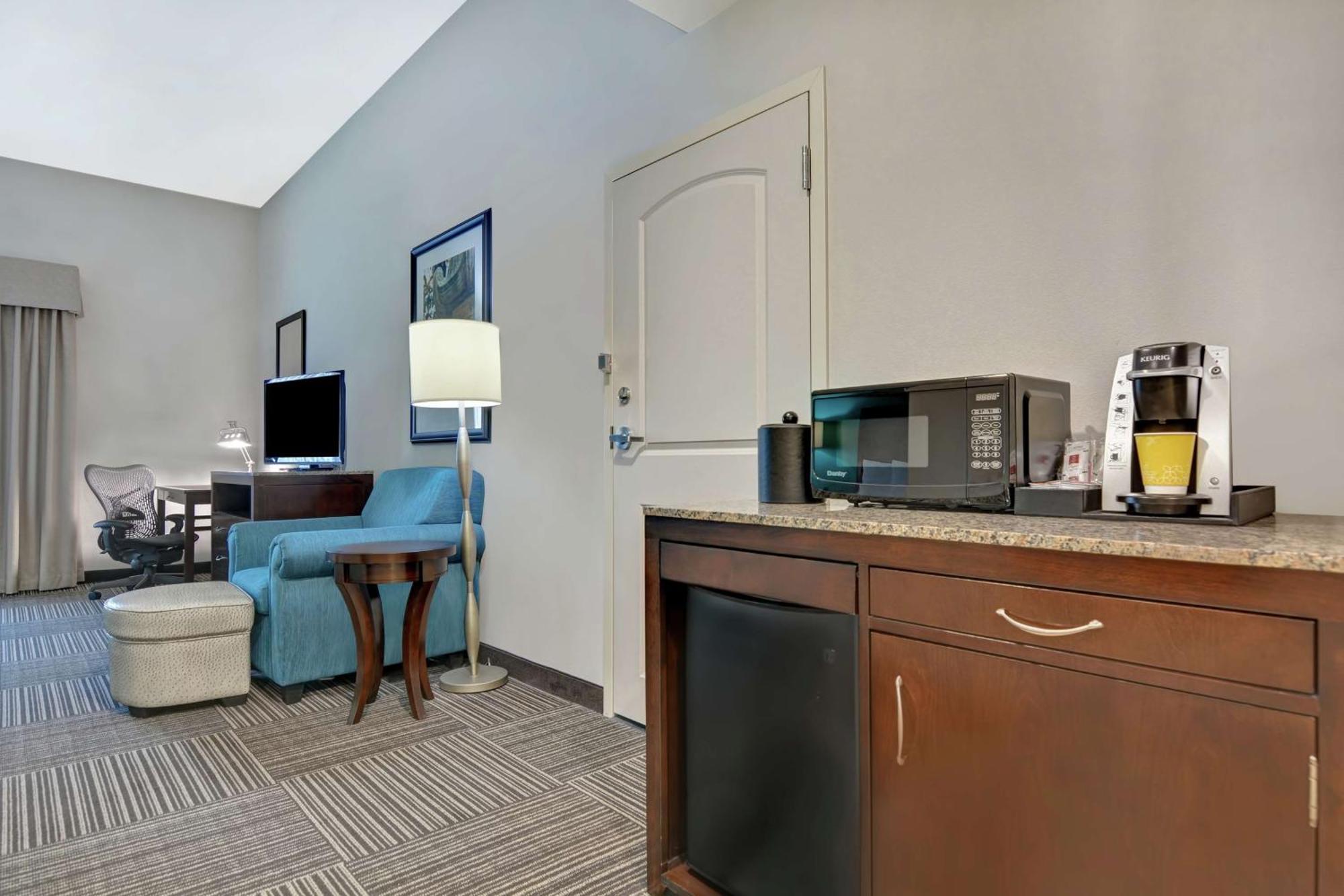 Hilton Garden Inn And Fayetteville Convention Center Ngoại thất bức ảnh